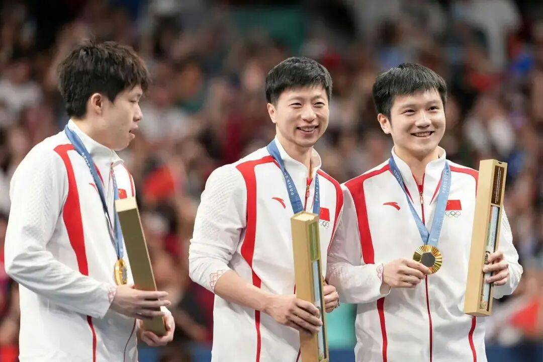 王楚钦拿自己跟樊振东、马龙对比，一如既往谦逊！全运会输樊振东却要感谢樊振东！